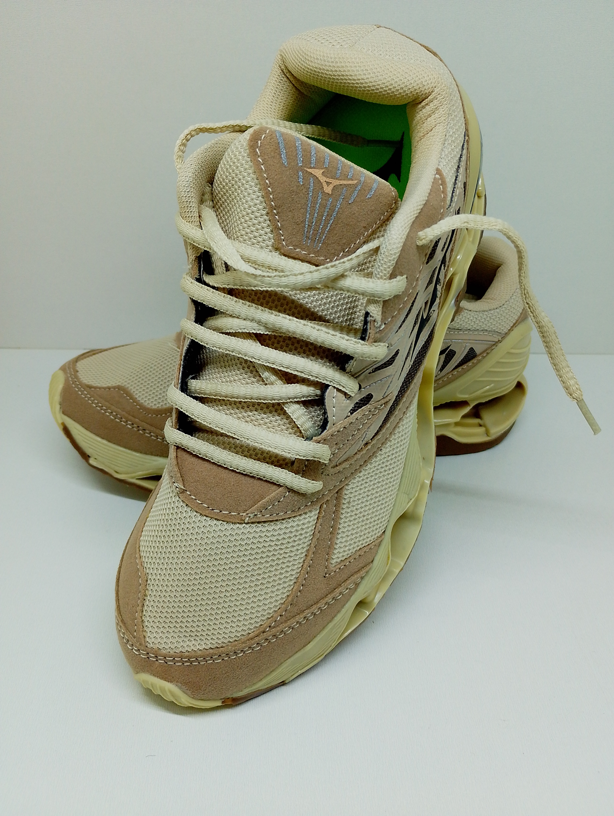 Tênis Mizuno LS Marrom e Bege